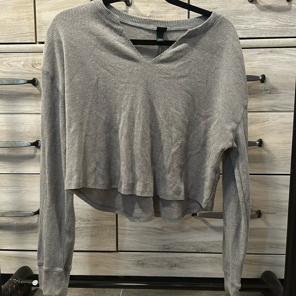 Wild Fable grey cropped long sleeve top